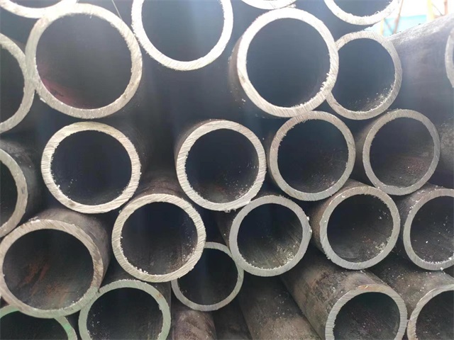 丹东10#结构用无缝钢管